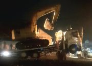 Satu ‘Jerapah Besi’ Telah Pamit dari Tempat Penggusuran di Tegal Junti Purwakarta