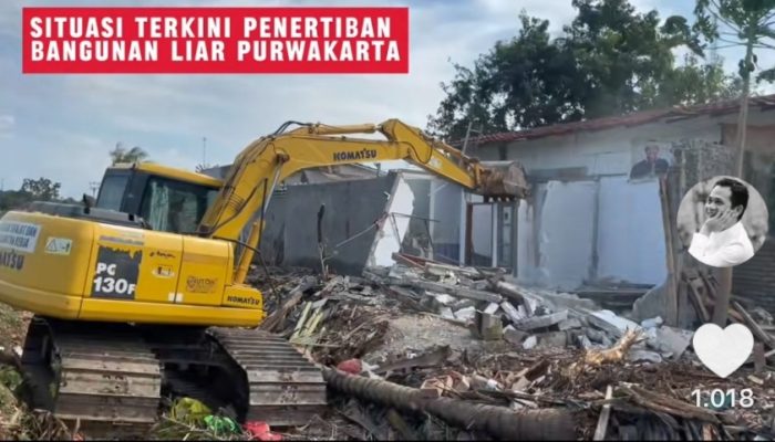 Bupati Purwakarta Om Zein Pamerkan ‘Jerapah Besi’ Aktif Makan Bangunan Liar di Tegal Junti